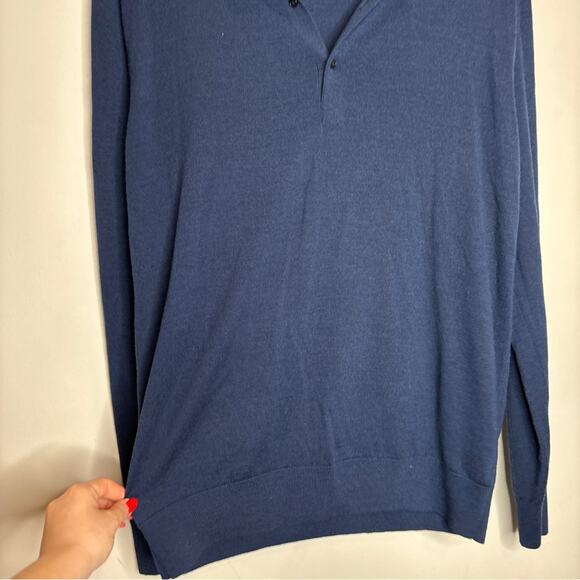 Uniqlo Men’s V-neck Wool Sweater - Picture 3 of 8